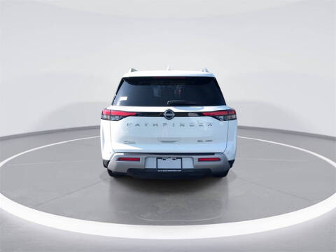 2022 Nissan Pathfinder SL