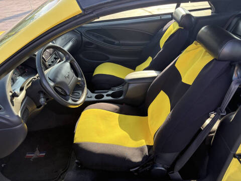 2003 Ford Mustang Deluxe