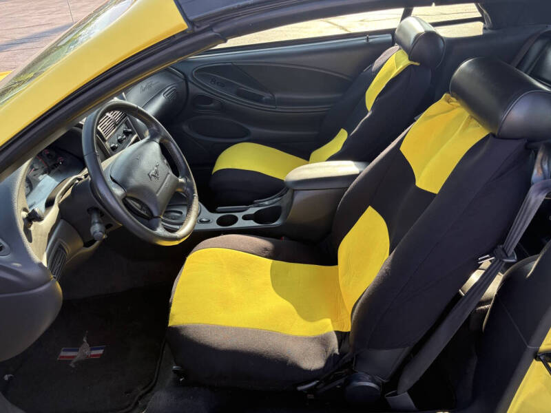 2003 Ford Mustang Deluxe