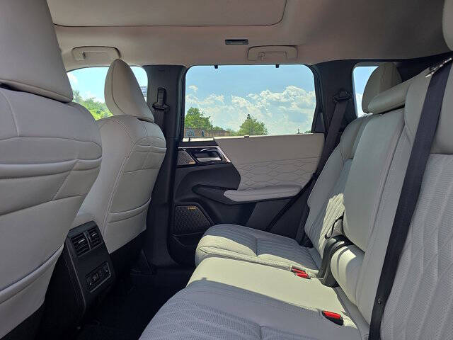 2025 Mitsubishi Outlander SEL Platinum Edition