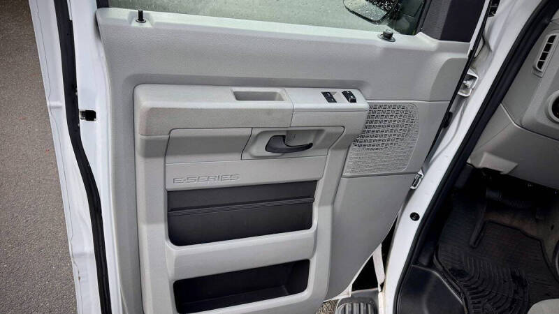 2013 Ford E-Series E-350 SD XLT