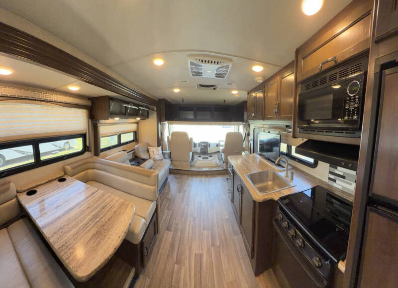 2018 Thor Motor Coach Ace 30.3