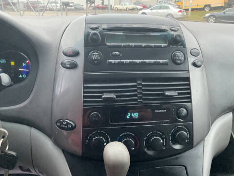 2009 Toyota Sienna LE 8-Passenger