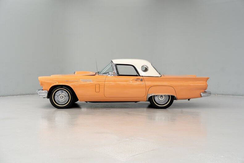 1957 Ford Thunderbird