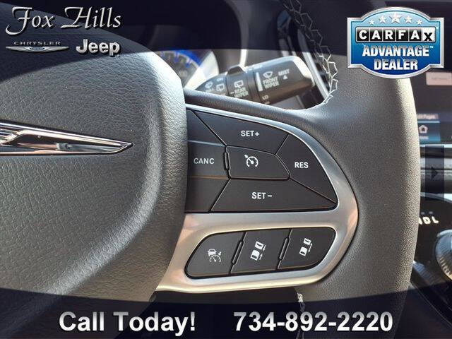 2026 Chrysler Pacifica Select