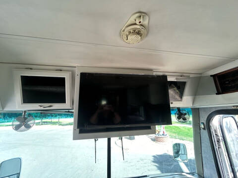 2005 Freightliner XCS Chassis