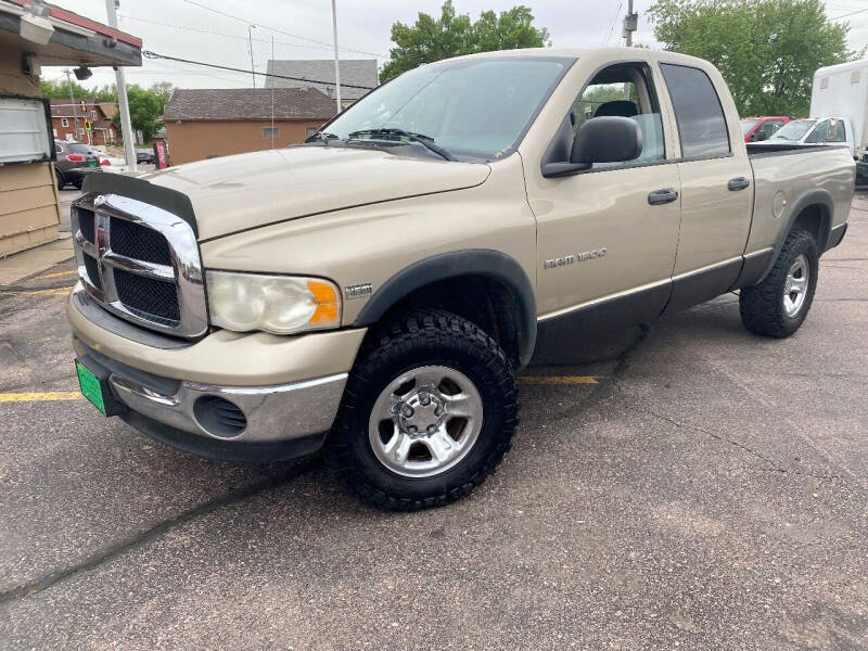 2004 Dodge Ram Pickup 1500 for sale at Geareys Auto Sales of Sioux Falls, LLC in Sioux Falls SD