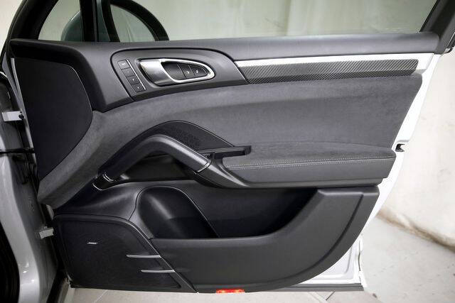 2014 Porsche Cayenne GTS