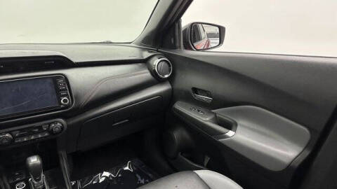 2022 Nissan Kicks SR