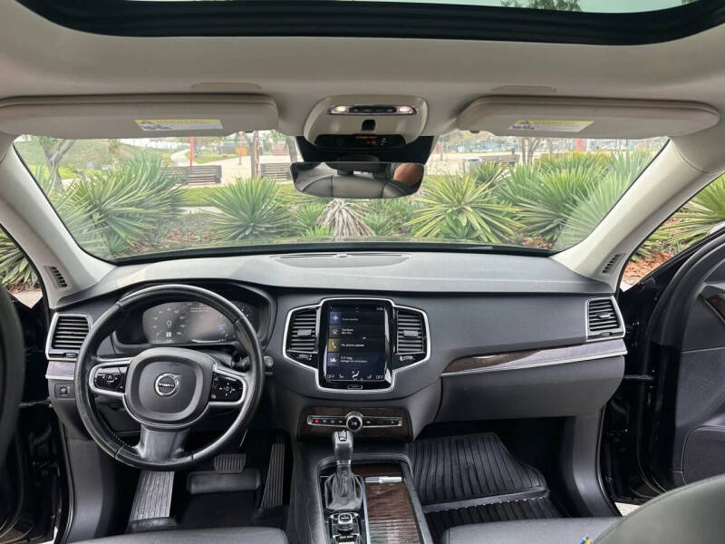 2017 Volvo XC90 T5 Momentum