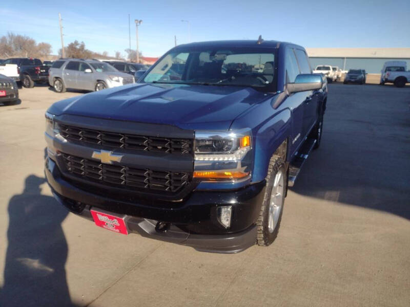 Used 2017 Chevrolet Silverado 1500 LT with VIN 3GCUKREC0HG379446 for sale in Chamberlain, SD