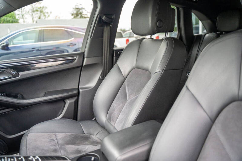 2015 Porsche Macan S