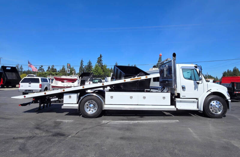 2020 Freightliner M2 106