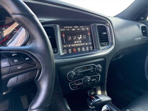 2017 Dodge Charger SXT