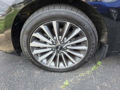 2017 Kia Cadenza Premium