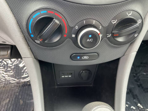 2013 Hyundai Accent GS