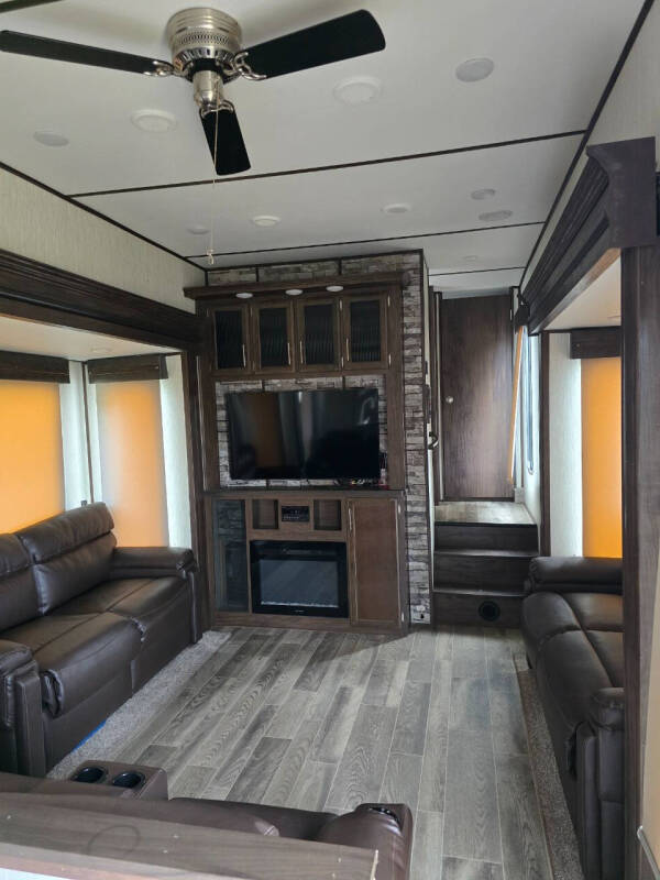 2019 Forest River Arctic Wolf 305 ML6 Orbital With Leveling