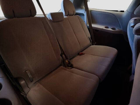 2017 Toyota Sienna LE 7-Passenger Auto Access Seat