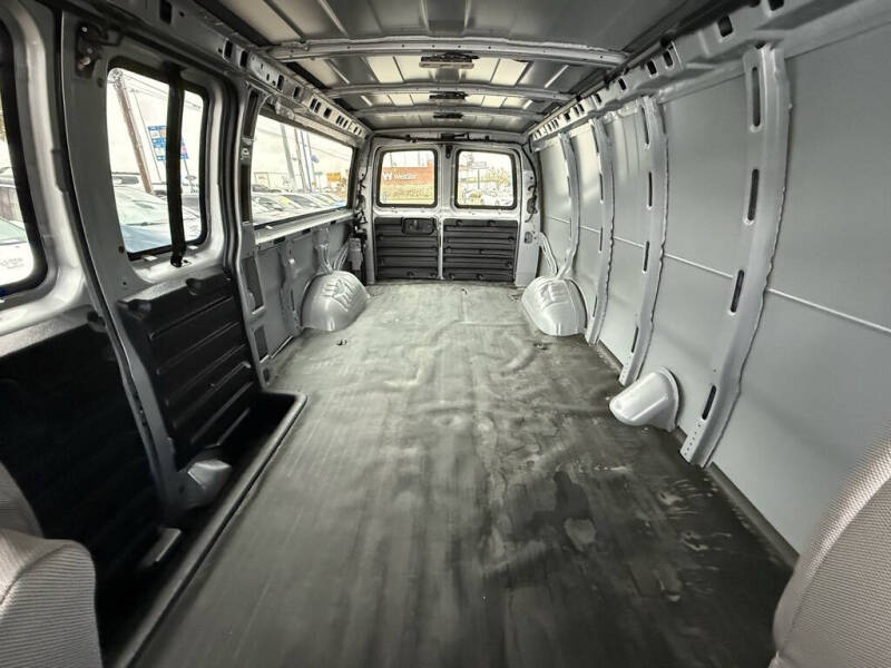 2023 Chevrolet Express 3500