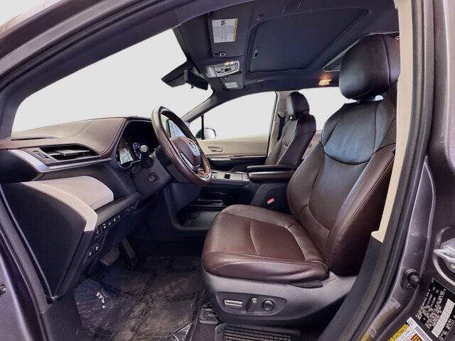 2021 Toyota Sienna Platinum 7-Passenger