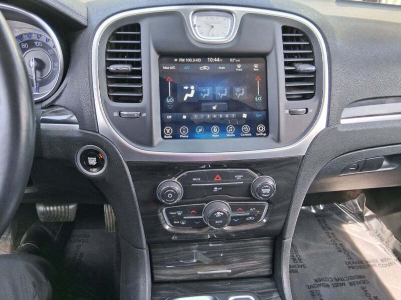 2017 Chrysler 300 Limited