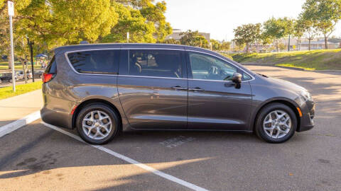 2017 Chrysler Pacifica Touring-L