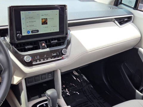2024 Toyota Corolla Cross LE