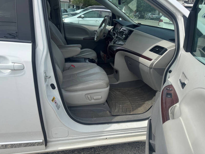 2012 Toyota Sienna XLE 8-Passenger