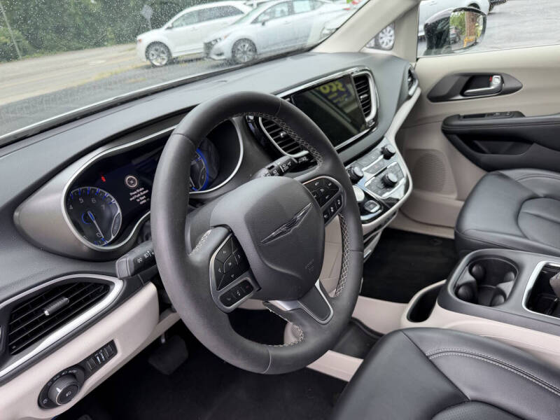 2024 Chrysler Pacifica Touring L