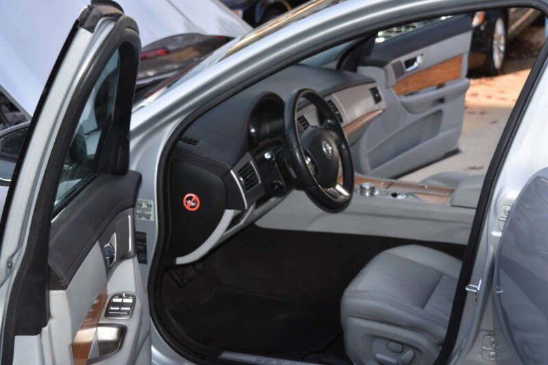 2009 Jaguar XF Luxury