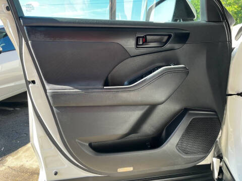 2020 Toyota Highlander LE