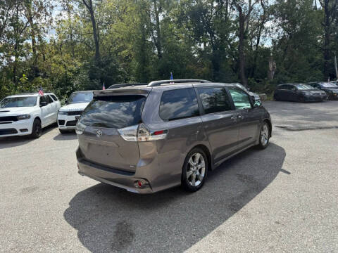 2013 Toyota Sienna SE 8-Passenger