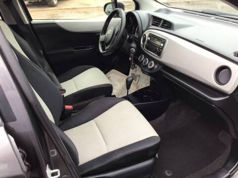 2012 Toyota Yaris 5-Door L