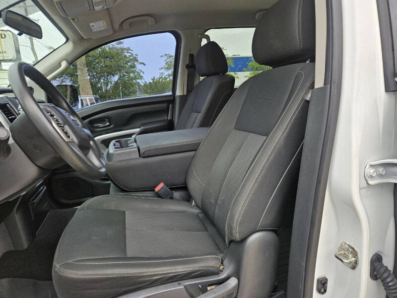 2017 Nissan Titan SV