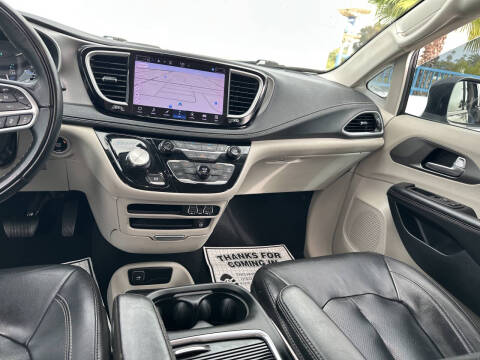 2022 Chrysler Pacifica Hybrid Touring L