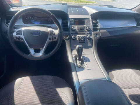 2017 Ford Taurus SEL