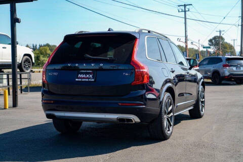 2017 Volvo XC90 T6 Momentum