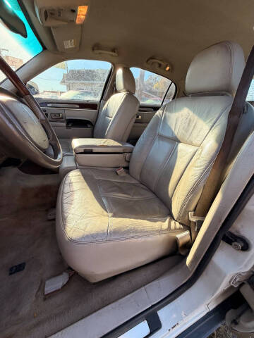 2005 Lincoln Town Car Signature Limited