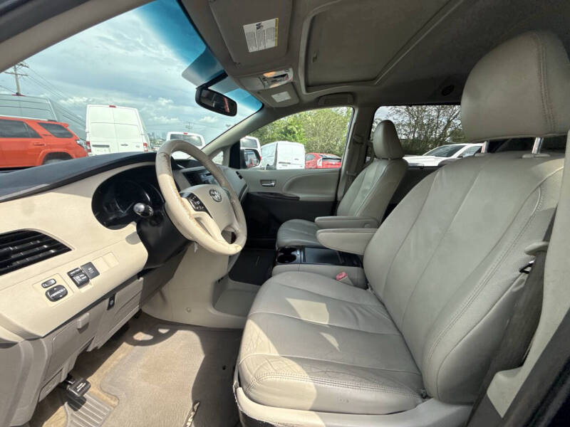 2012 Toyota Sienna XLE 8-Passenger