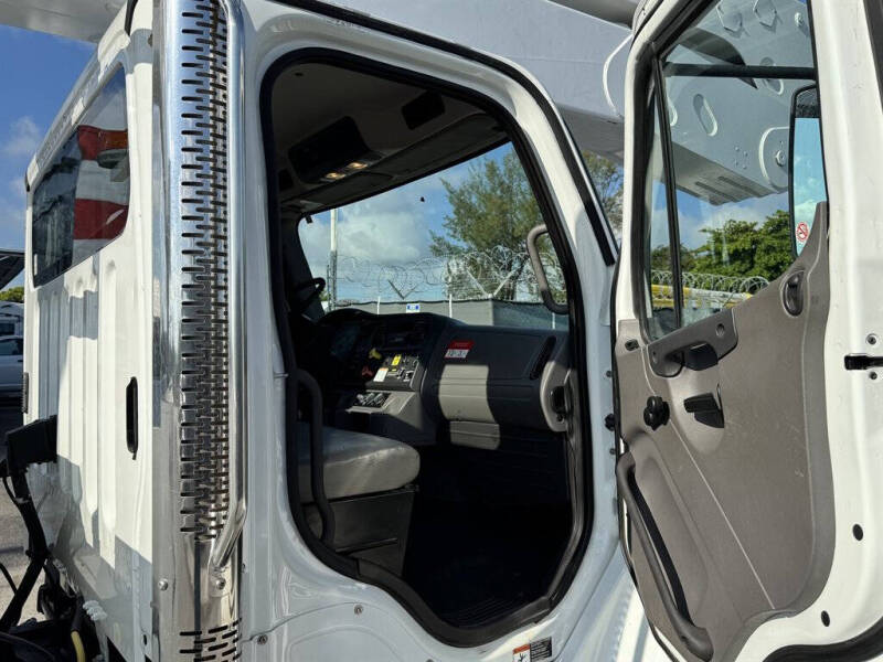 2017 Freightliner M2 106