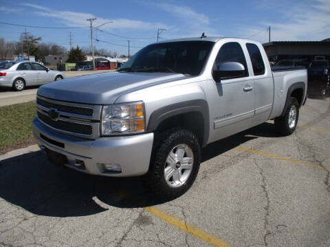 2013 Chevrolet Silverado 1500 for sale at RJ Motors in Plano IL