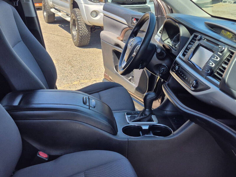 2017 Toyota Highlander LE