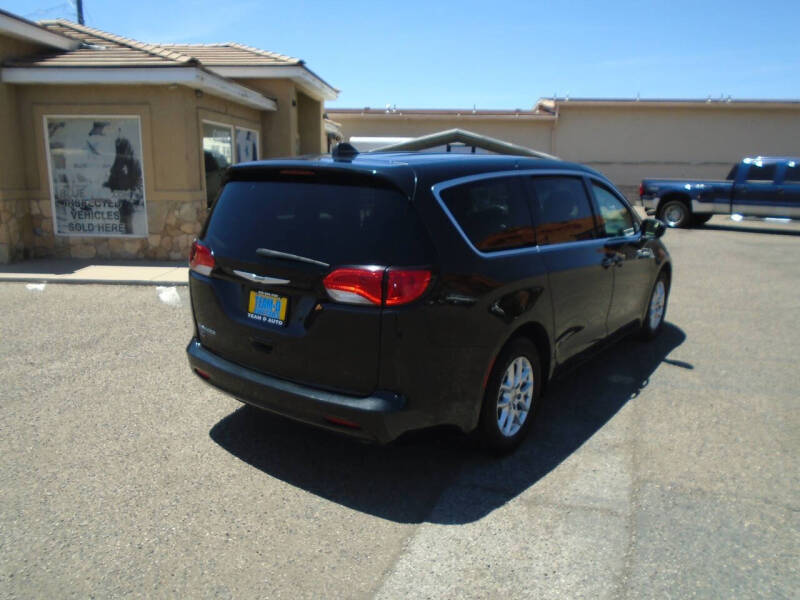 2023 Chrysler Voyager LX