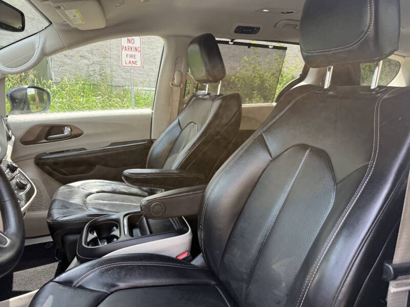 2020 Chrysler Voyager LXi