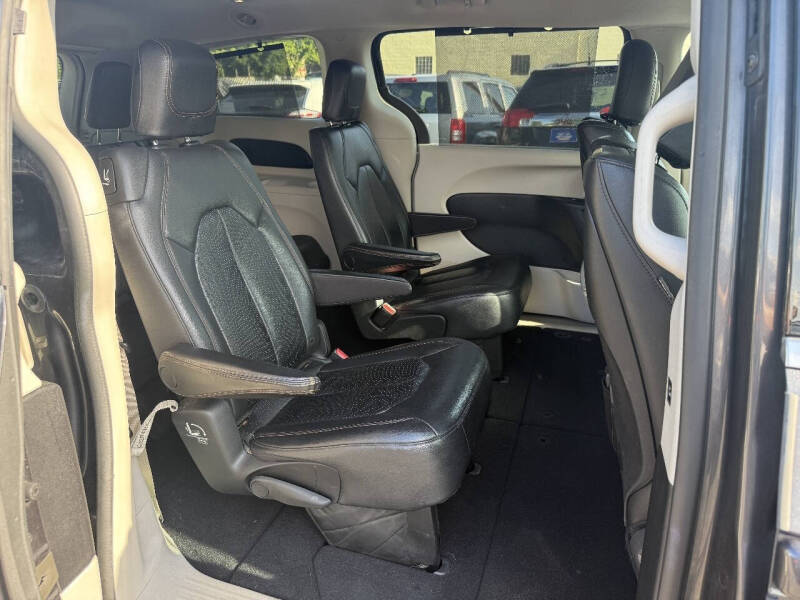 2017 Chrysler Pacifica Touring-L Plus