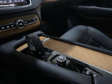2025 Volvo XC90 T8 Plus Bright Theme 7P