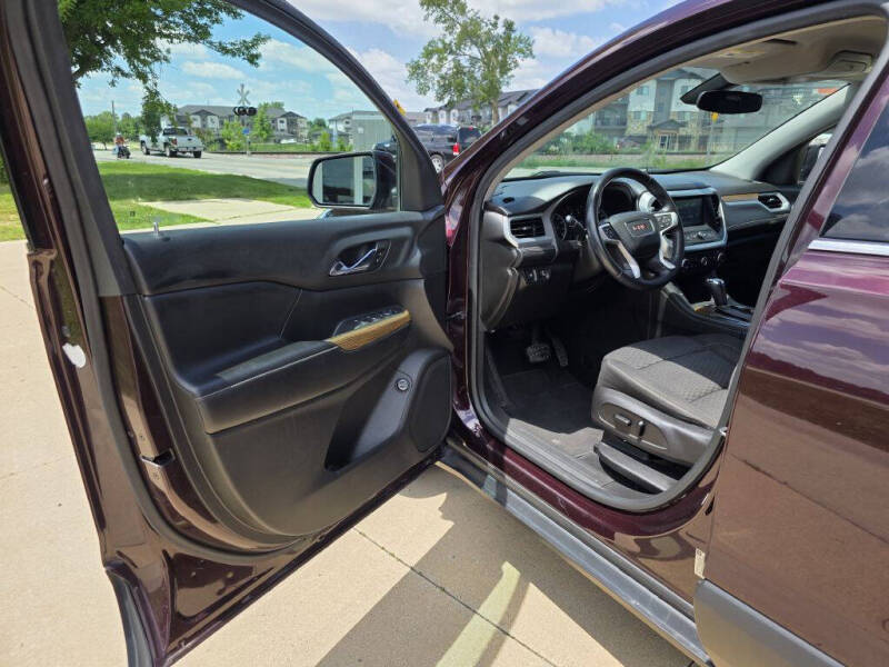 2017 GMC Acadia SLE-2