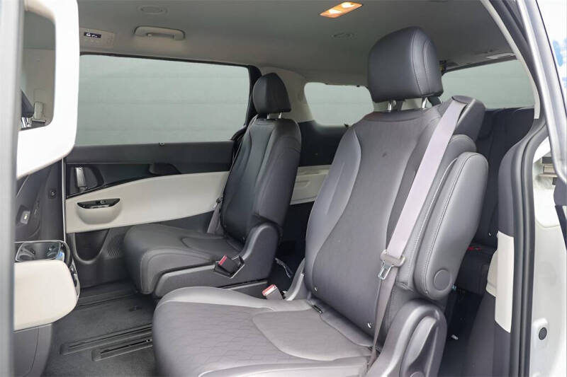 2024 Kia Carnival SX