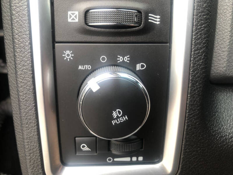 2016 RAM 1500 SLT