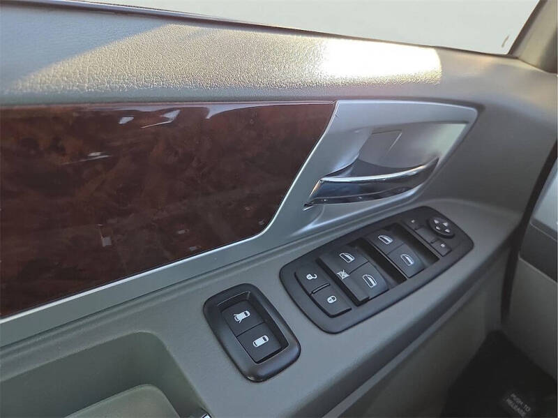 2010 Chrysler Town and Country Touring